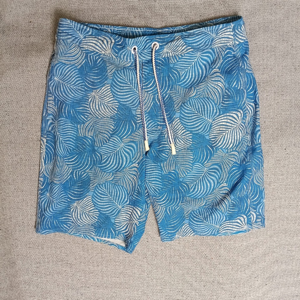 johnnie-O Swim Trunks Mens Small Blue White Tropical Leaf Print Excellent